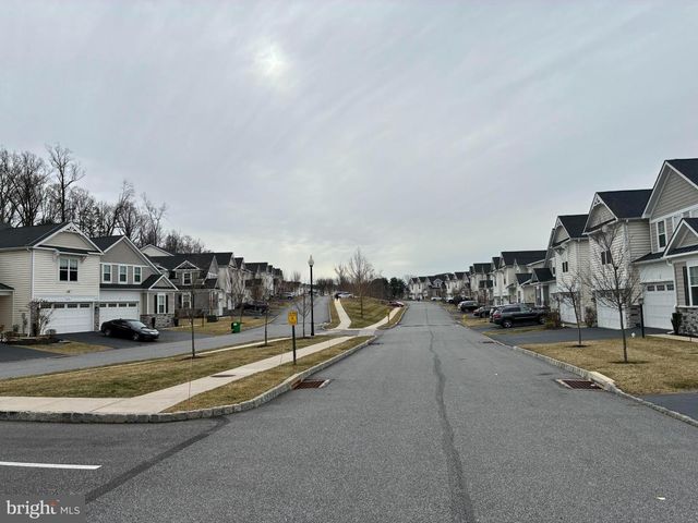 48 HUNTERS LN, Glen Mills, PA 19342