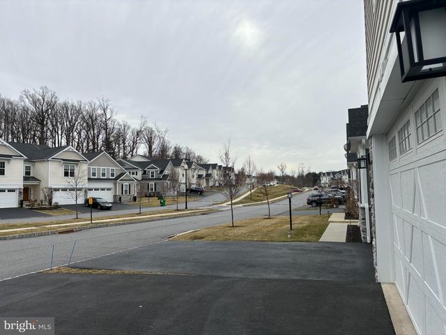 48 HUNTERS LN, Glen Mills, PA 19342