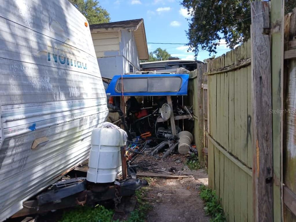 Image 14 of property listing at 1705 W POWHATAN AVENUE, Tampa, FL 33603