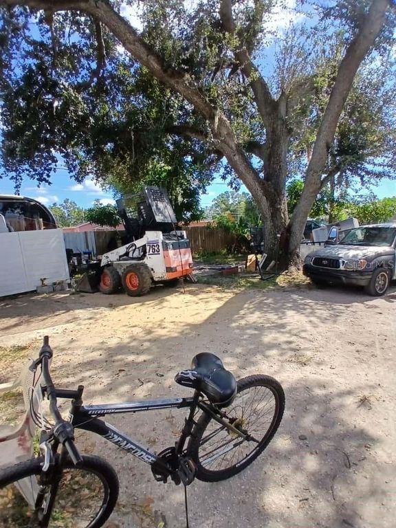 Image 18 of property listing at 1705 W POWHATAN AVENUE, Tampa, FL 33603