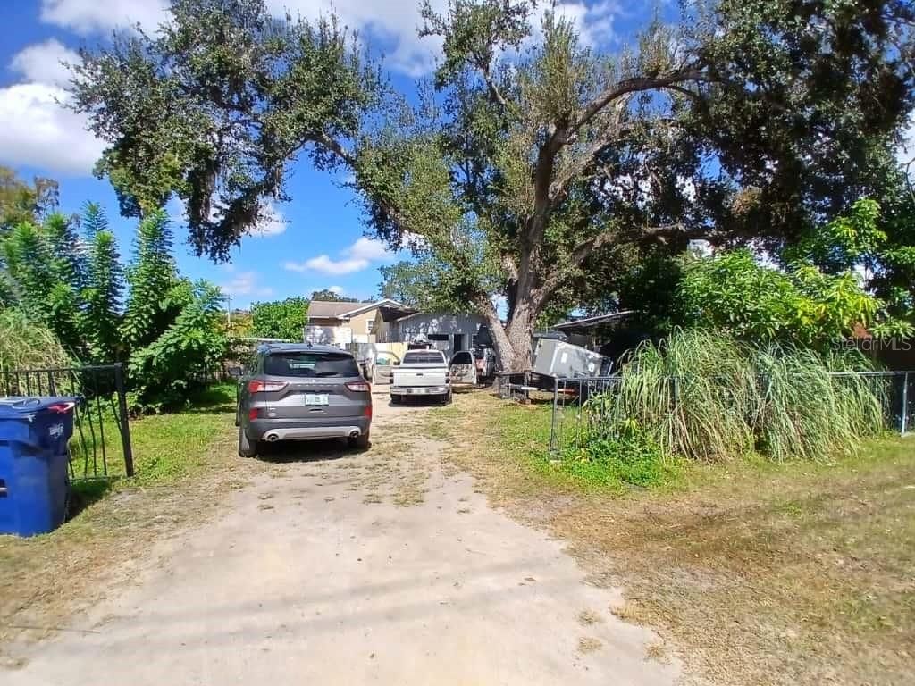 Image 20 of property listing at 1705 W POWHATAN AVENUE, Tampa, FL 33603