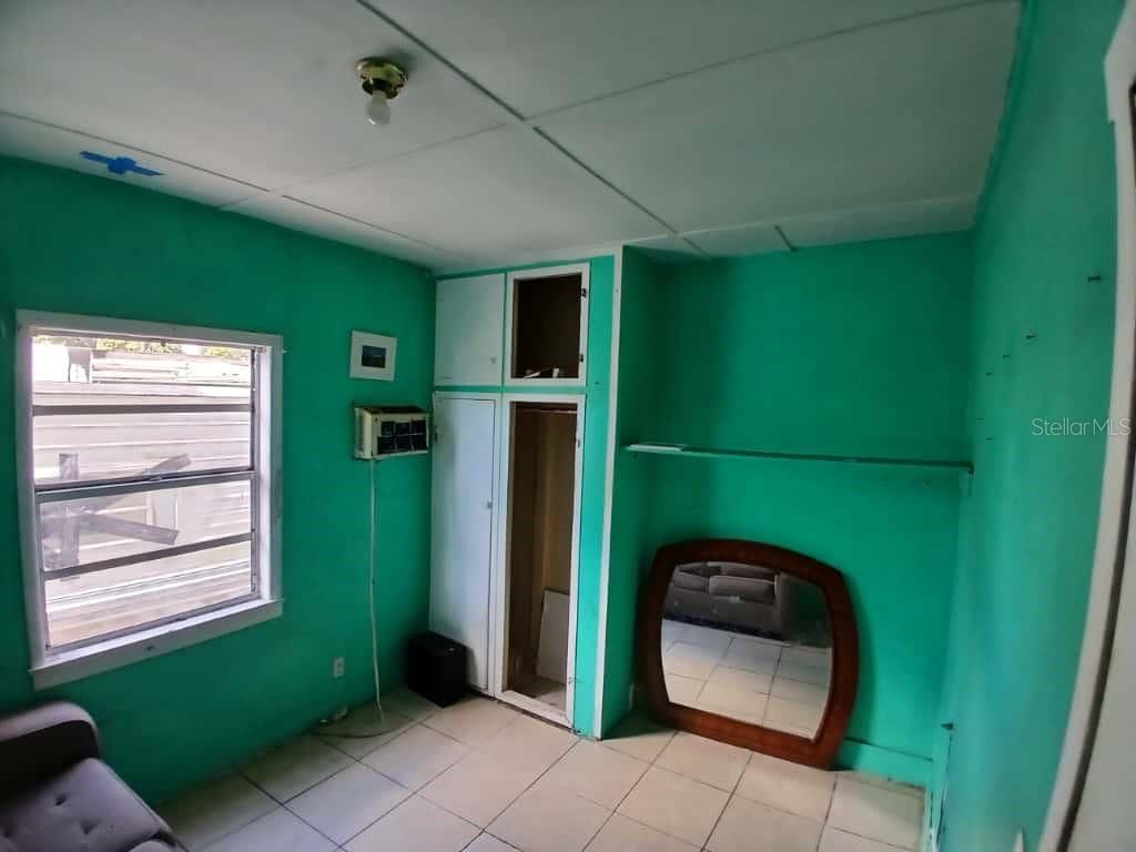 Image 3 of property listing at 1705 W POWHATAN AVENUE, Tampa, FL 33603