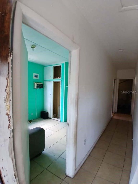 Image 21 of property listing at 1705 W POWHATAN AVENUE, Tampa, FL 33603