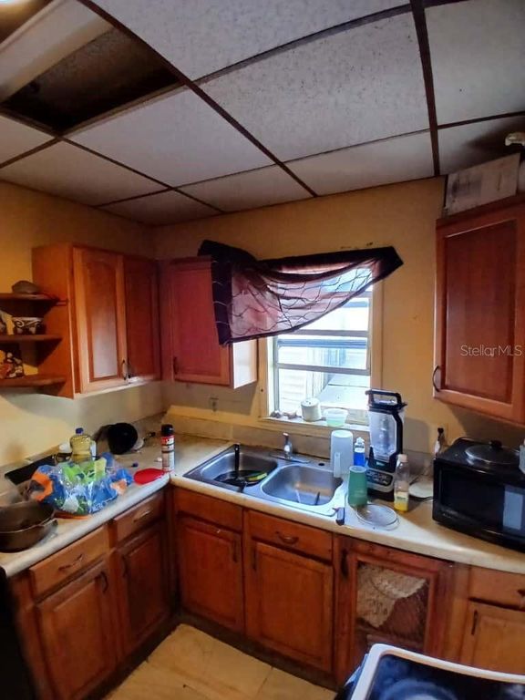 Image 7 of property listing at 1705 W POWHATAN AVENUE, Tampa, FL 33603