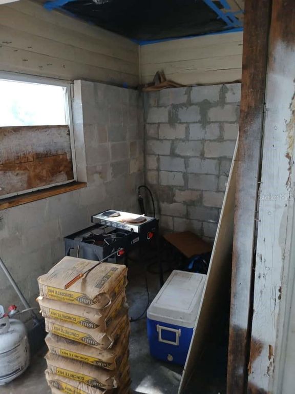 Image 9 of property listing at 1705 W POWHATAN AVENUE, Tampa, FL 33603