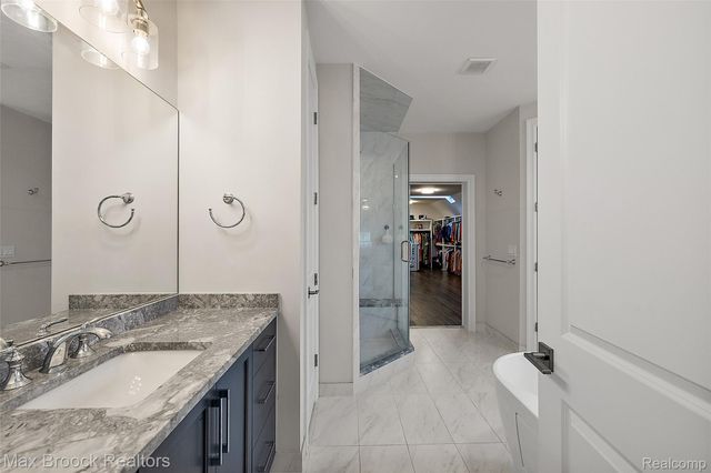 3888 Thatcher Drive, Rochester Hills, MI 48309