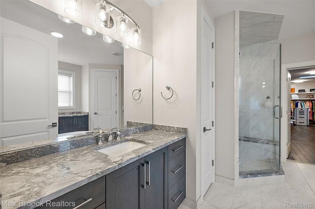 3888 Thatcher Drive, Rochester Hills, MI 48309