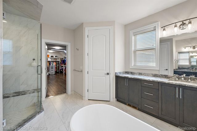 3888 Thatcher Drive, Rochester Hills, MI 48309