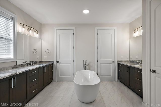 3888 Thatcher Drive, Rochester Hills, MI 48309