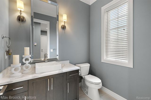 3888 Thatcher Drive, Rochester Hills, MI 48309