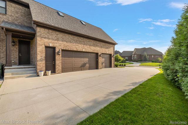 3888 Thatcher Drive, Rochester Hills, MI 48309