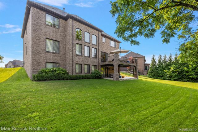 3888 Thatcher Drive, Rochester Hills, MI 48309