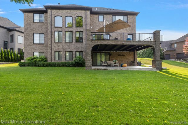 3888 Thatcher Drive, Rochester Hills, MI 48309