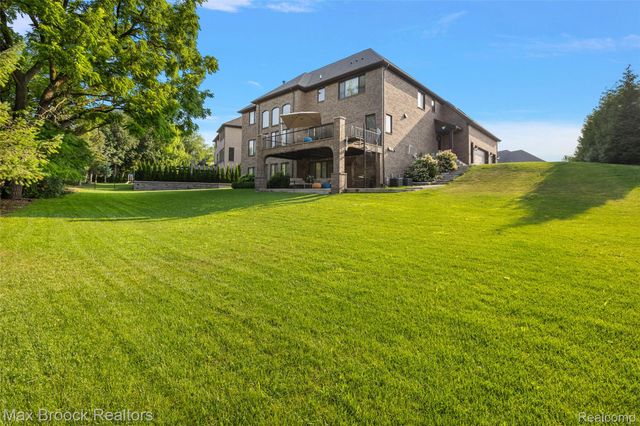 3888 Thatcher Drive, Rochester Hills, MI 48309