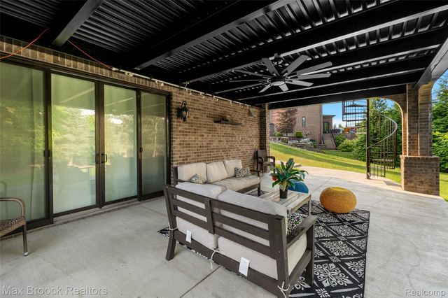 3888 Thatcher Drive, Rochester Hills, MI 48309