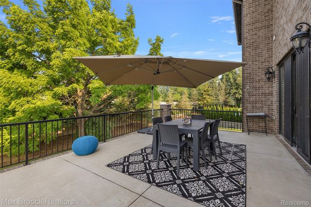 3888 Thatcher Drive, Rochester Hills, MI 48309