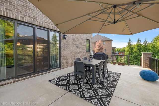 3888 Thatcher Drive, Rochester Hills, MI 48309