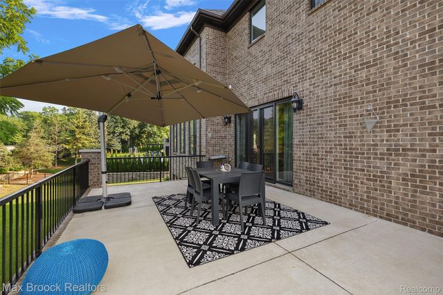 3888 Thatcher Drive, Rochester Hills, MI 48309