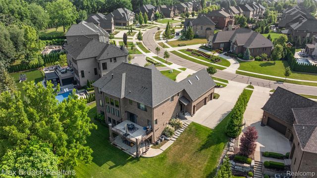 3888 Thatcher Drive, Rochester Hills, MI 48309