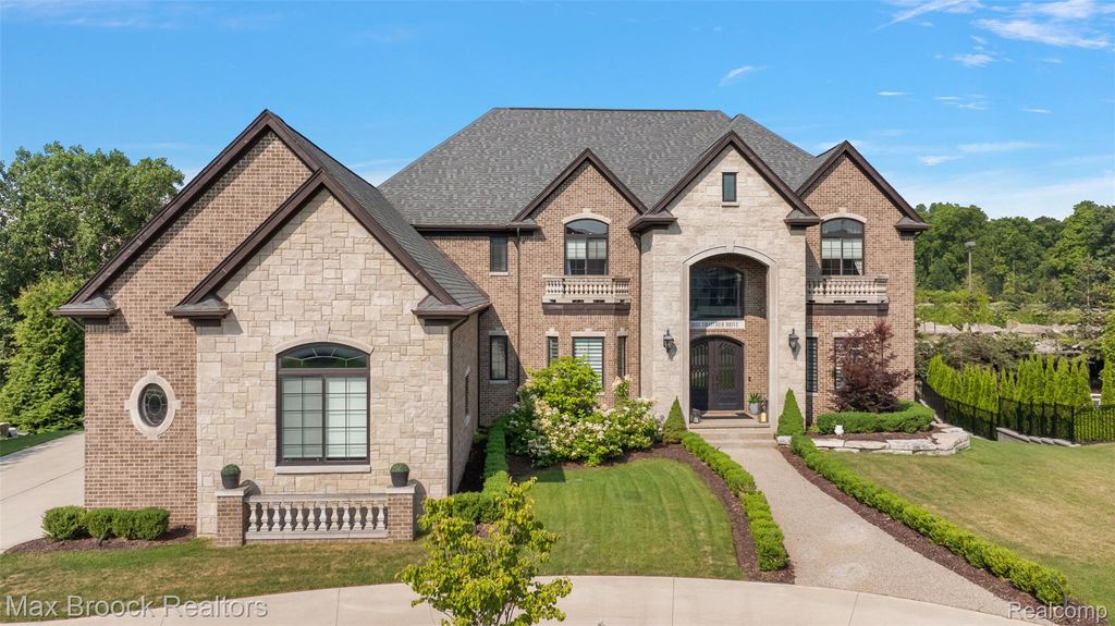3888 Thatcher Drive, Rochester Hills, MI 48309