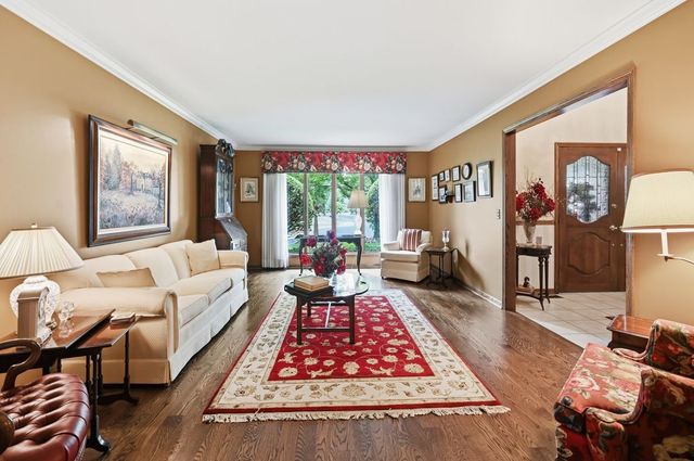 1411 W Allison Court, Arlington Heights, IL 60005