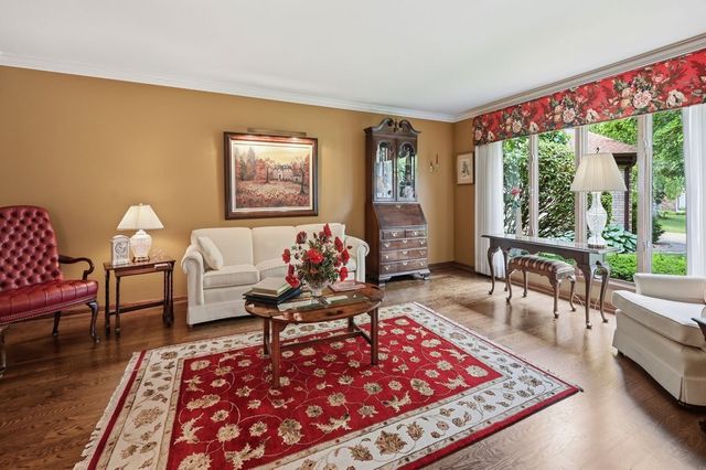 1411 W Allison Court, Arlington Heights, IL 60005