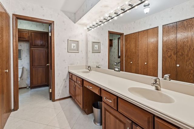 1411 W Allison Court, Arlington Heights, IL 60005