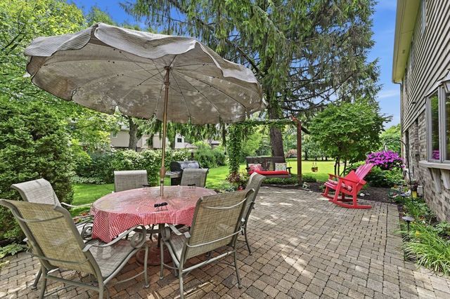 1411 W Allison Court, Arlington Heights, IL 60005