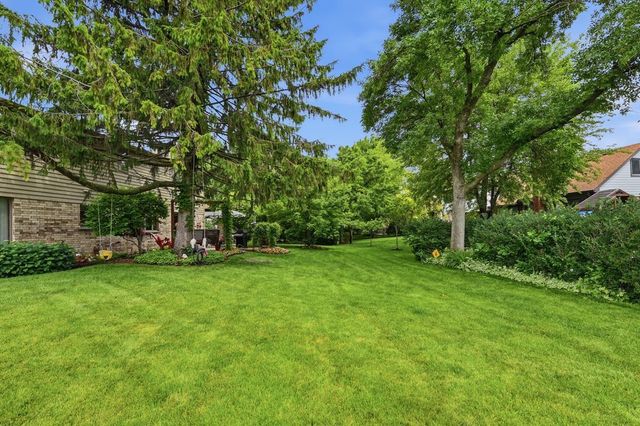 1411 W Allison Court, Arlington Heights, IL 60005