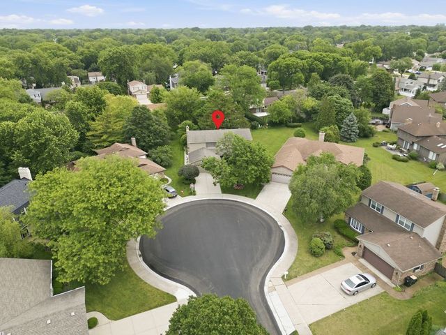 1411 W Allison Court, Arlington Heights, IL 60005