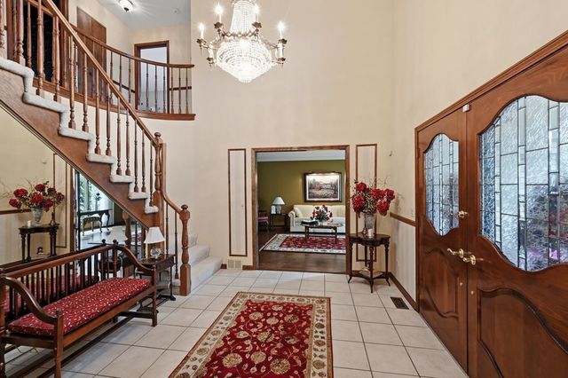 1411 W Allison Court, Arlington Heights, IL 60005
