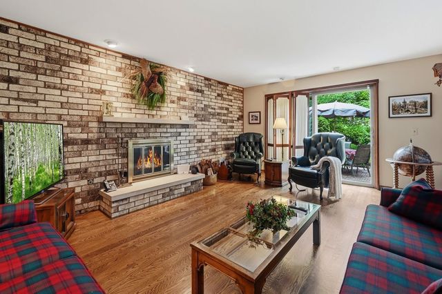 1411 W Allison Court, Arlington Heights, IL 60005