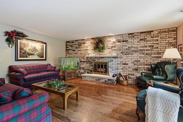 1411 W Allison Court, Arlington Heights, IL 60005