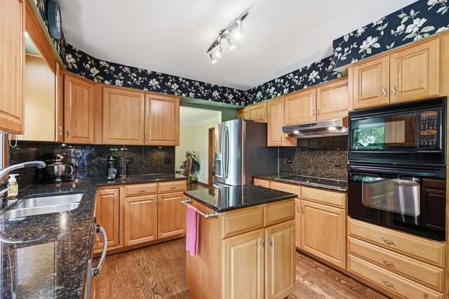 1411 W Allison Court, Arlington Heights, IL 60005