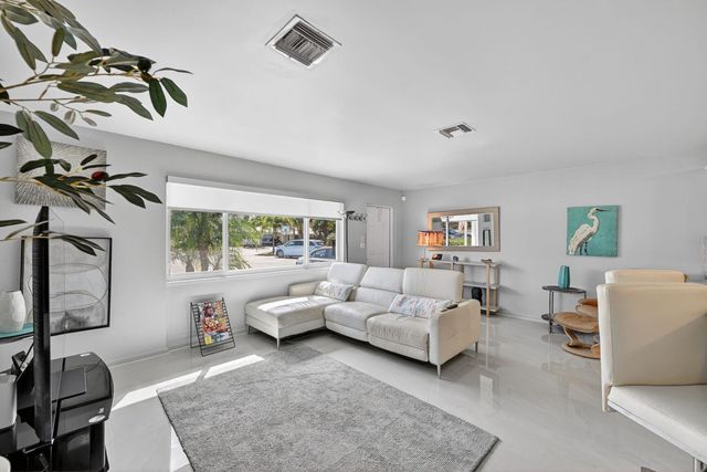 937 SE 7th Street, Deerfield Beach, FL 33441