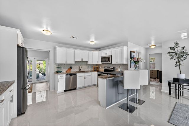 937 SE 7th Street, Deerfield Beach, FL 33441