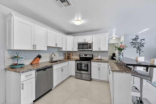 937 SE 7th Street, Deerfield Beach, FL 33441