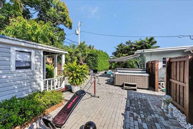 937 SE 7th Street, Deerfield Beach, FL 33441