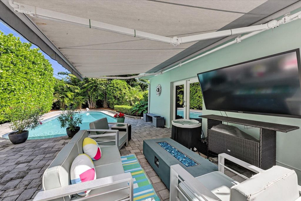 937 SE 7th Street, Deerfield Beach, FL 33441