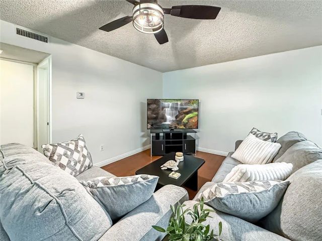 10439 Larwin Avenue, Chatsworth, CA 91311