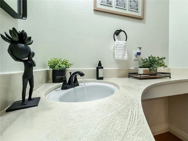 10439 Larwin Avenue, Chatsworth, CA 91311