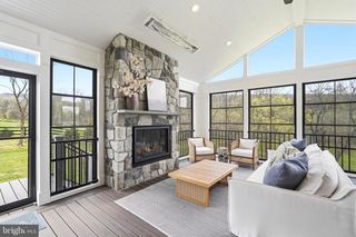 35264 GREYFRIAR DR, Round Hill, VA 20141