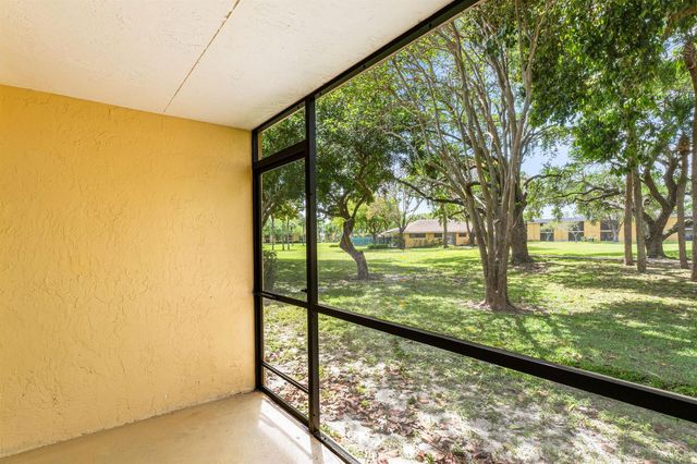 507 Meadows Circle, Boynton Beach, FL 33436