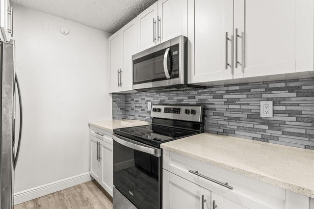 507 Meadows Circle, Boynton Beach, FL 33436