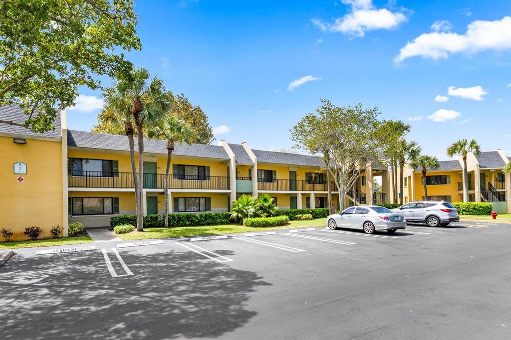 507 Meadows Circle, Boynton Beach, FL 33436