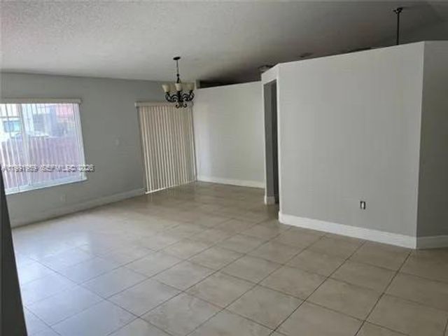 14218 SW 176th Ter, Miami, FL 33177