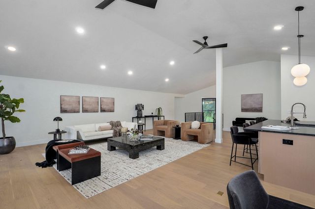 5021 S Farm Rd 137, Springfield, MO 65810