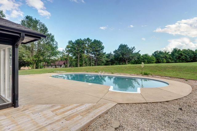 5021 S Farm Rd 137, Springfield, MO 65810