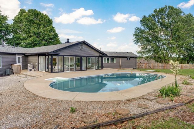5021 S Farm Rd 137, Springfield, MO 65810