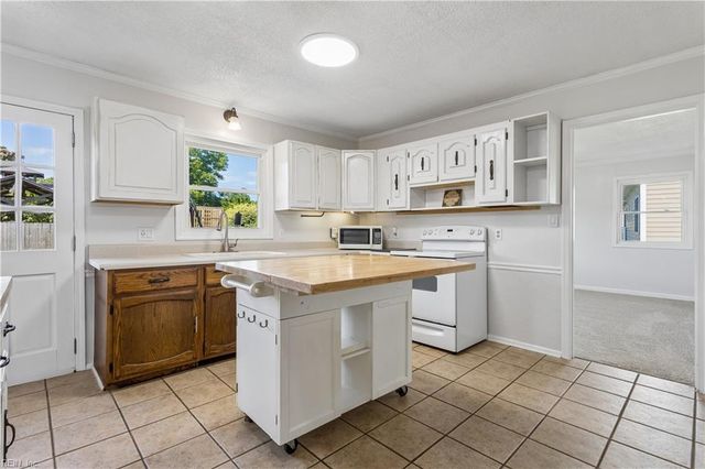 190 Salt Pond RD, Hampton, VA 23664